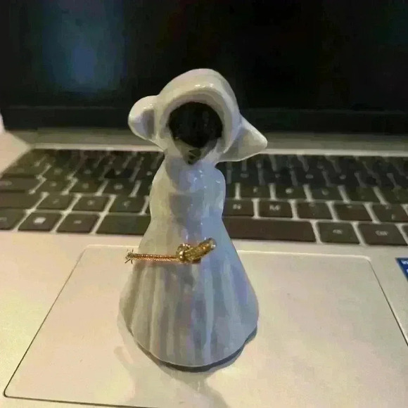 Vintage Porcelain Bell Figurine - Dutch Girl With Praying Hands White Dress - Picture 3 of 5